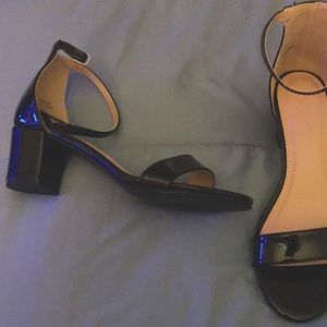 Black patent women shoe